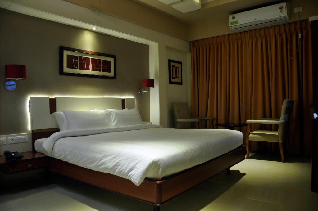Hotel Excellency Bhubaneswar Exterior foto